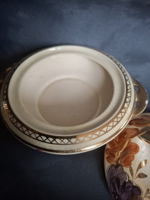 Ozdobna porcelanowa szkatułka  cukiernica stara