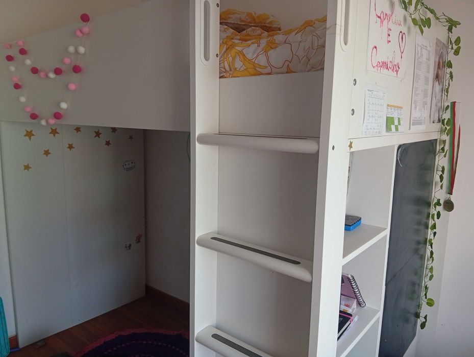 Beliches com secretária