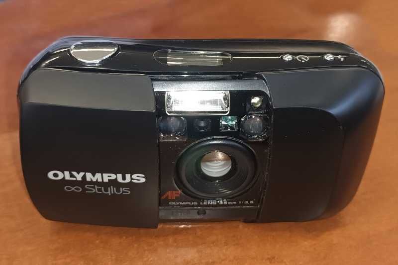 Máquina compacta Analógica 35mm Olympus Stylus Infinite.
