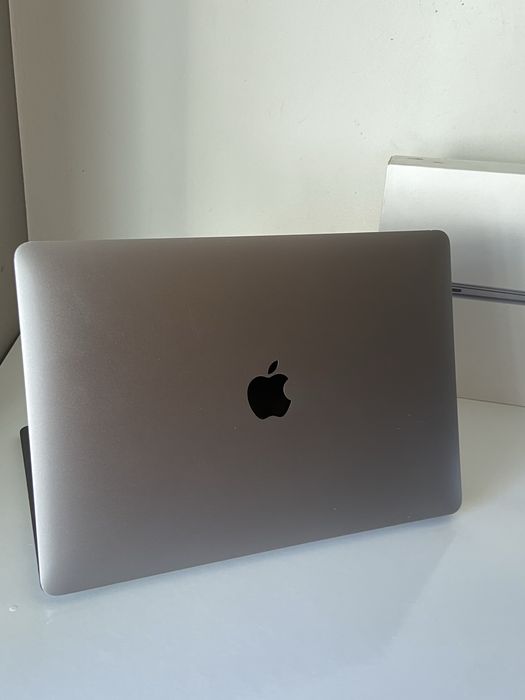 Apple MacBook Air 13" Retina (2020) | Intel Core i3 | 8GB RAM | 256GB SSD | Bateria 112 Ciclos | Completo na Caixa