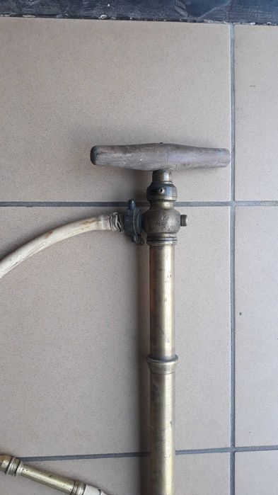 Antyki techniki z PRL  pompa -mosiądz