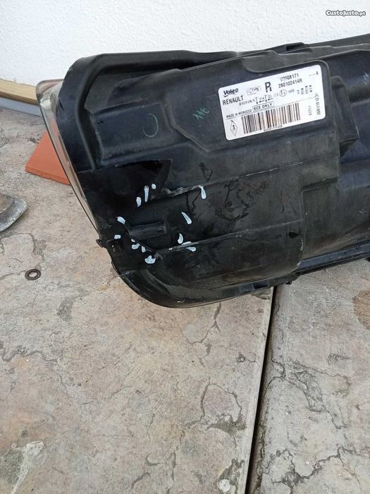 Faróis Dacia Dokker usados