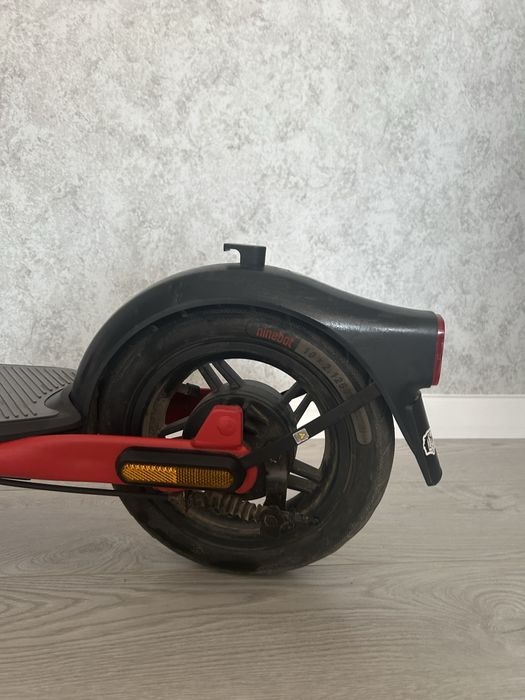Продам електро самокат ninebot в гарному стані