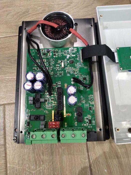 Контроллер заряда 40a MPPT EPEVER TRACER 4210A G3 (неисправный)