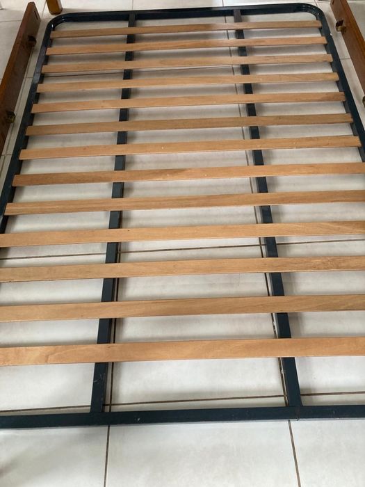 Cama casal com colcao