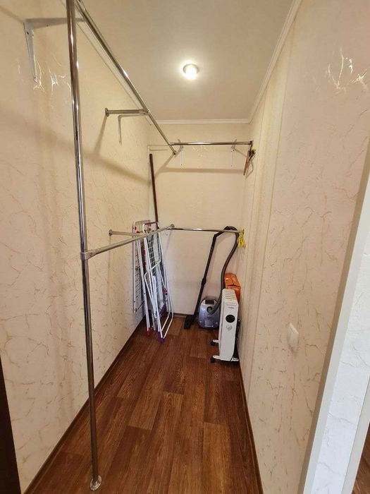 Продам 2 кімн. квартиру в р-ні " РОШЕН". 3/5 цегл.  Ремонт. 55000