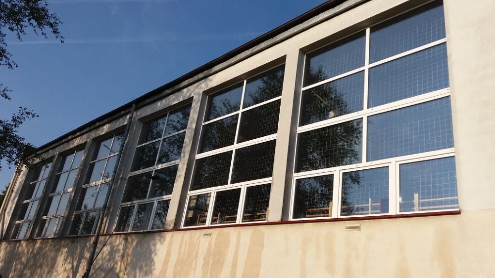 Mycie okien, witryn sklepowych, paneli fotowoltaicznych