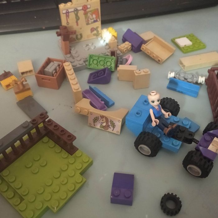 Конструктор LEGO Friends Конюшня для лошат Мії  частина