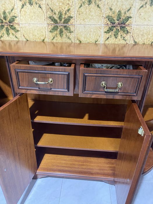 Móvel sapateira/aparador em cerejeira