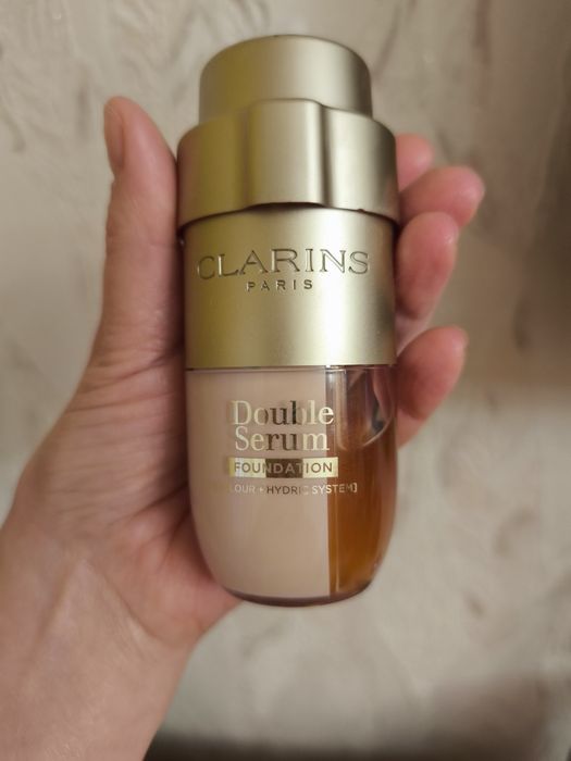 Тональна основа Clarins