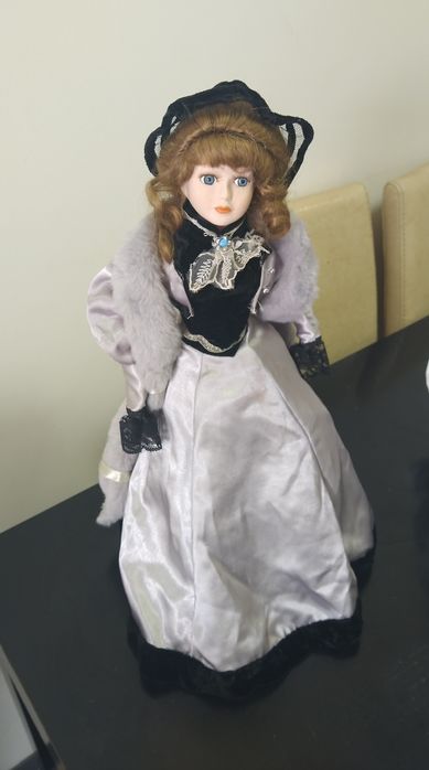 Conjunto de 9 bonecas de porcelana