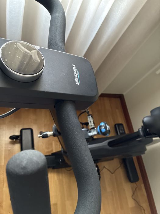 Bicicleta estática nova