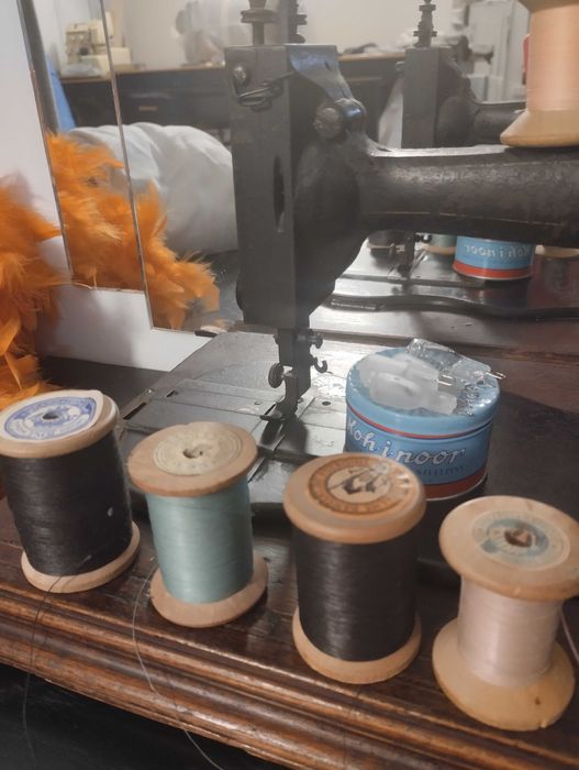 Wyprzedaż tkanin i dodatków z prac. krawieckiej