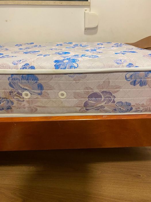 Cama de solteiro com colchão