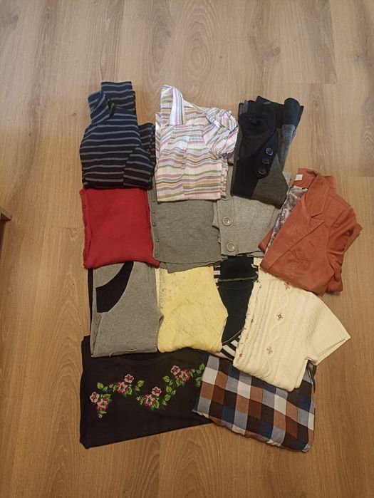 Віддам безкоштовно кардигани, футболки, блузи
