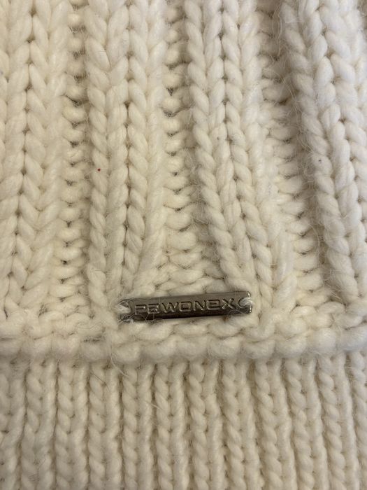 zimowa czapka z pomponem