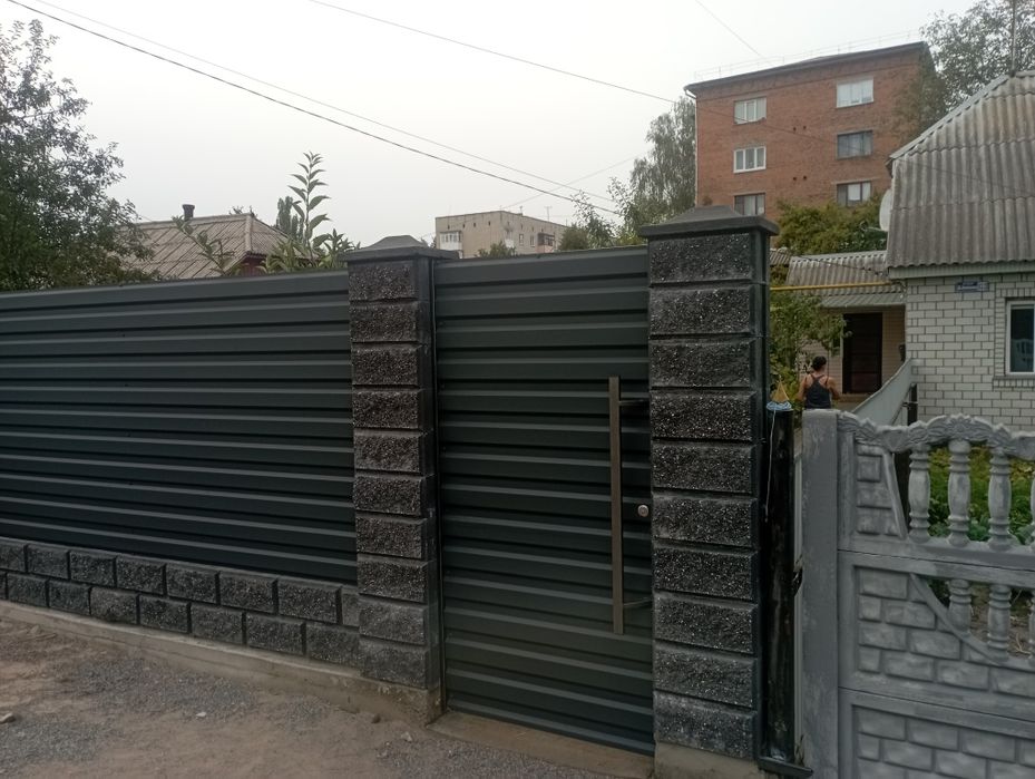 Паркани із металопрофилю