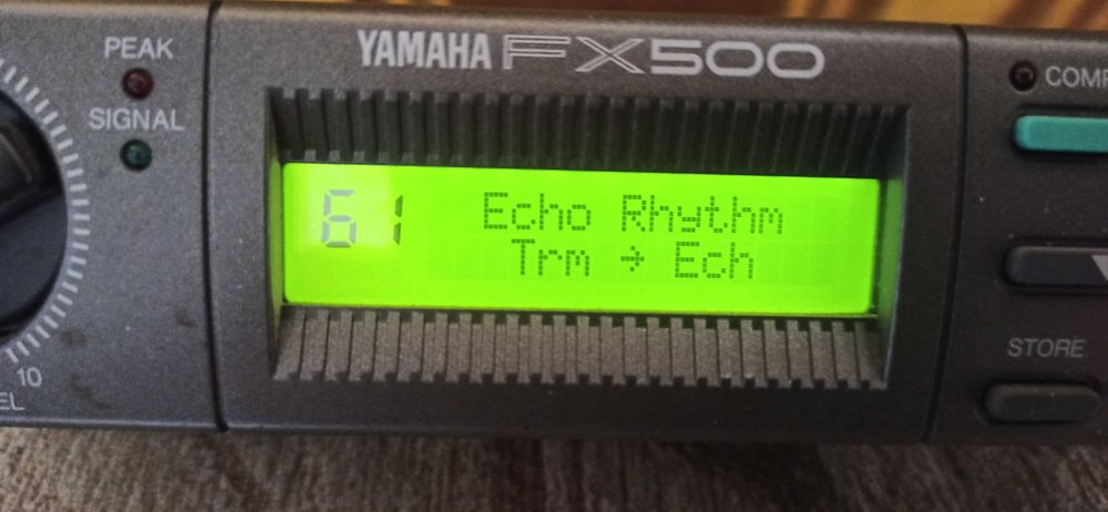 Procesor efektów  akustycznych YAMAHA FX500