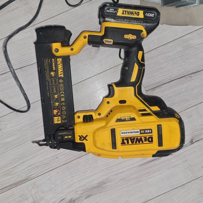 Нейлер dewalt dcn 680