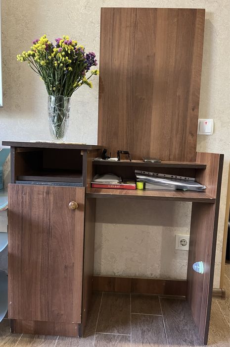 Тумбочка  в   прихожу.