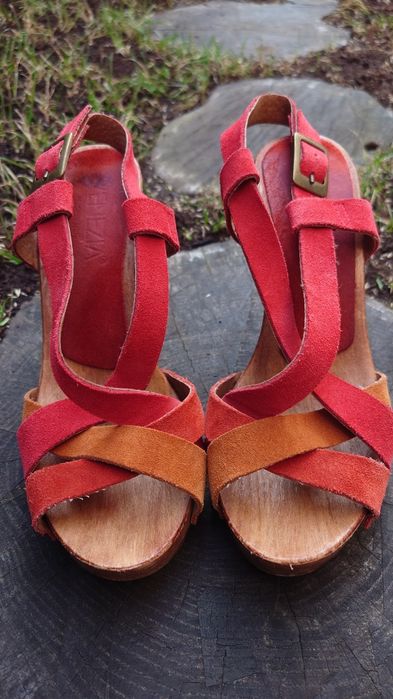 Venezia czerwone zamszowe sandały sandałki drewniaki platformy.