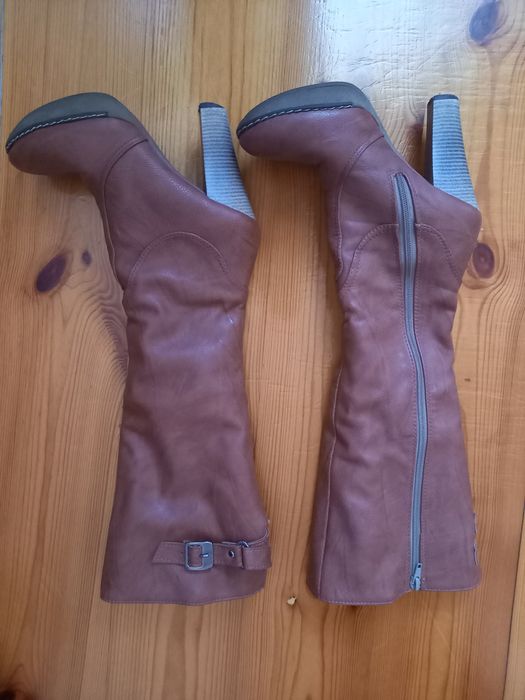 Brązowe kozaki ocieplane