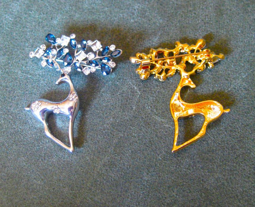 Alfinete / Broche / Pregadeira Veado Dourado c/ Cristais NOVO