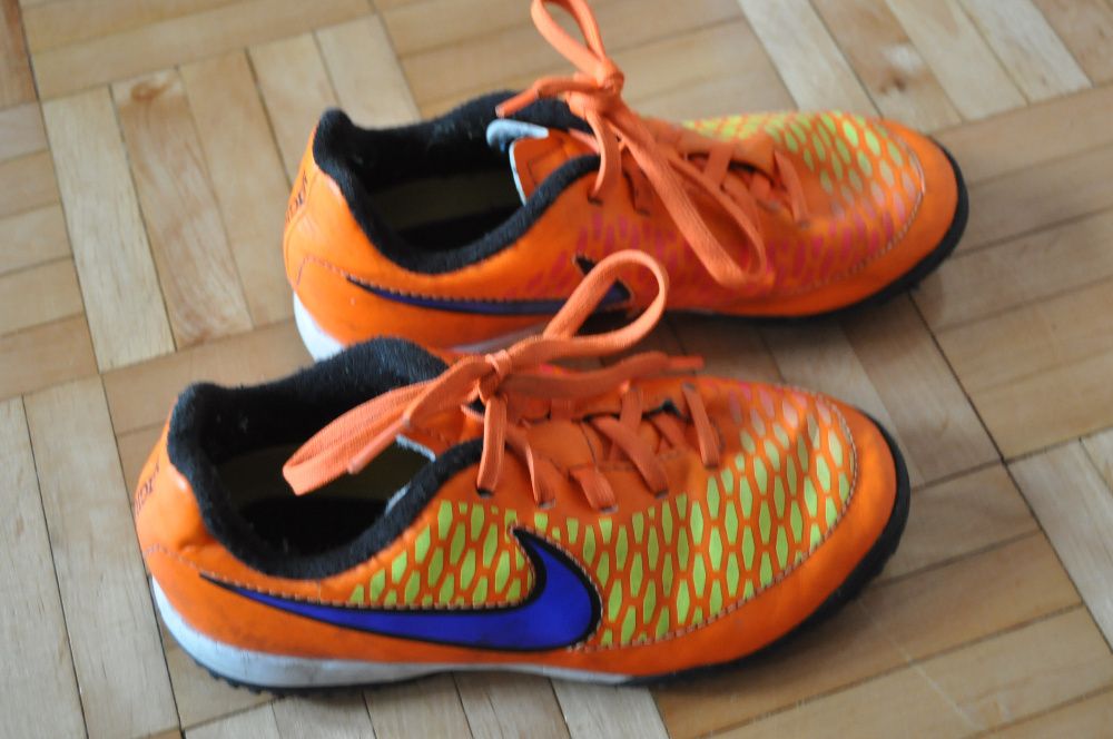 Buty Nike turfy rozmiar 30 super stan