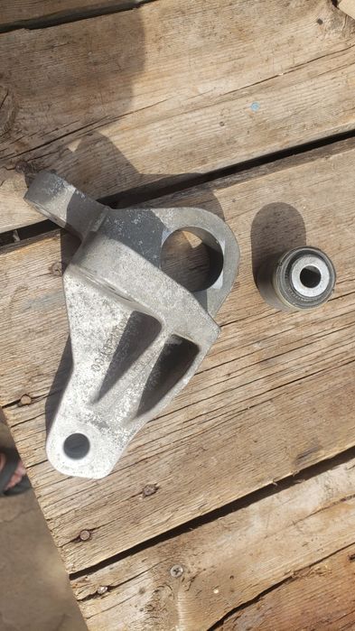 подушка кпп (коробки передач] volvo