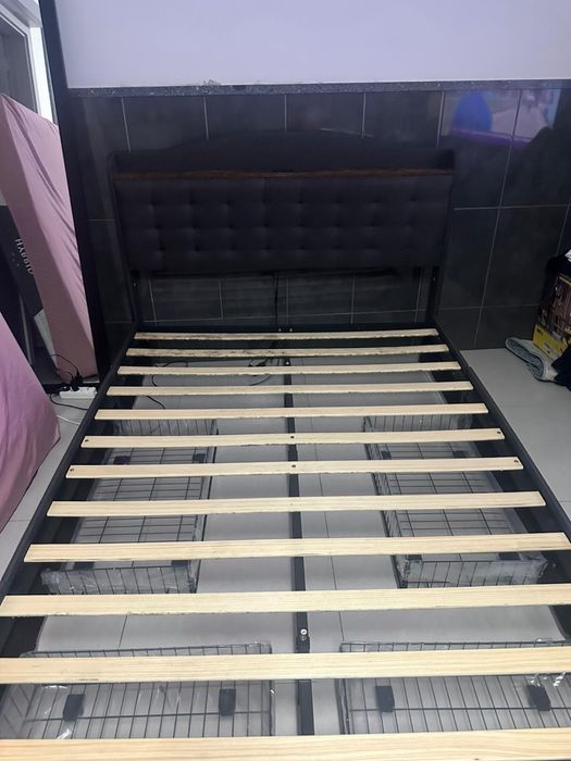 Cama de casal com entrada USB  e colchao 140x200