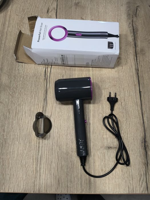 Suszarka do włosów z LED podświetleniem.