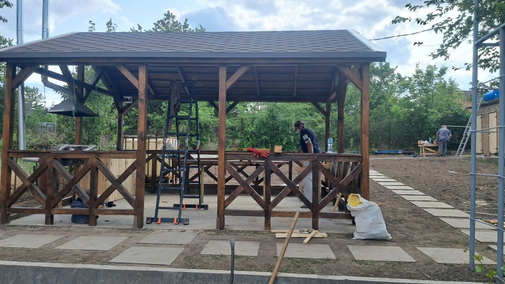 Надаємо послуги будівельників