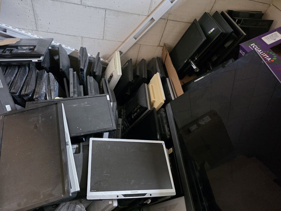 Монітори ЛОТОМ неробочі, биті, або не включаються Dell та інші марки