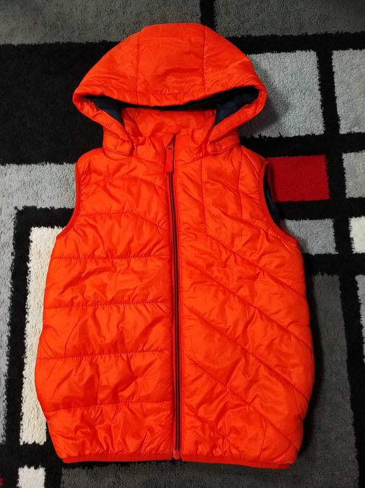Тепла,фірмова,демі жилетка для хлопчика 8-9 р-Name it