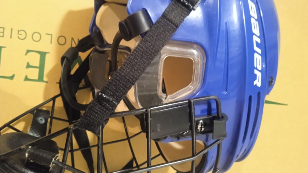 Kask hokejowy Bauer z kratą