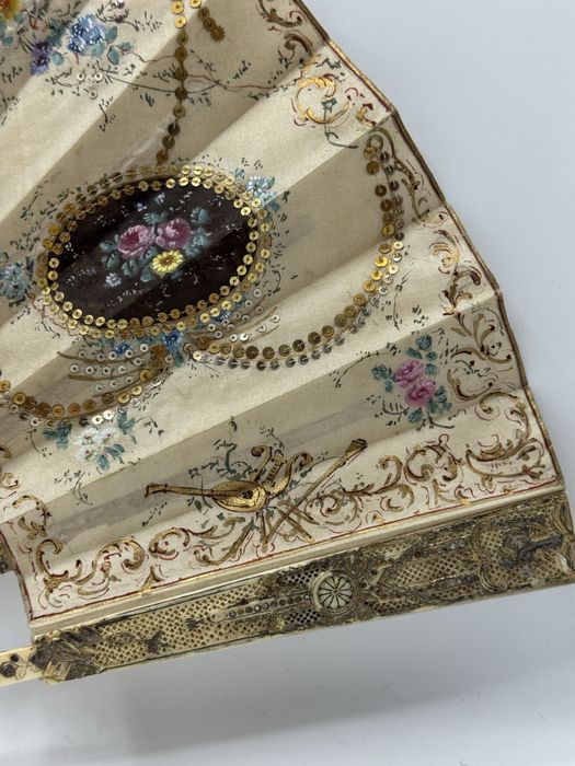 Leque Francês Elegante – Circa 1780, Estilo Luís XVI Rococó