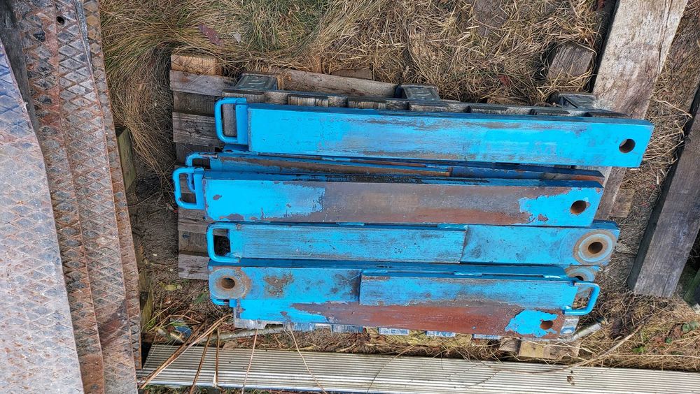 Podnośnik warsztatowy nożycowy RAVAGLIOLI 1400 B-BP 2700 kg