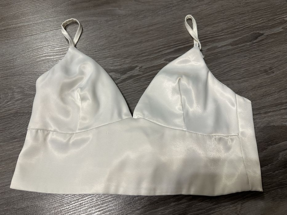 Атласний топ на бретелях