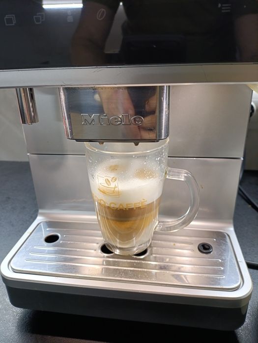 Продам кавомашину Miele CM63