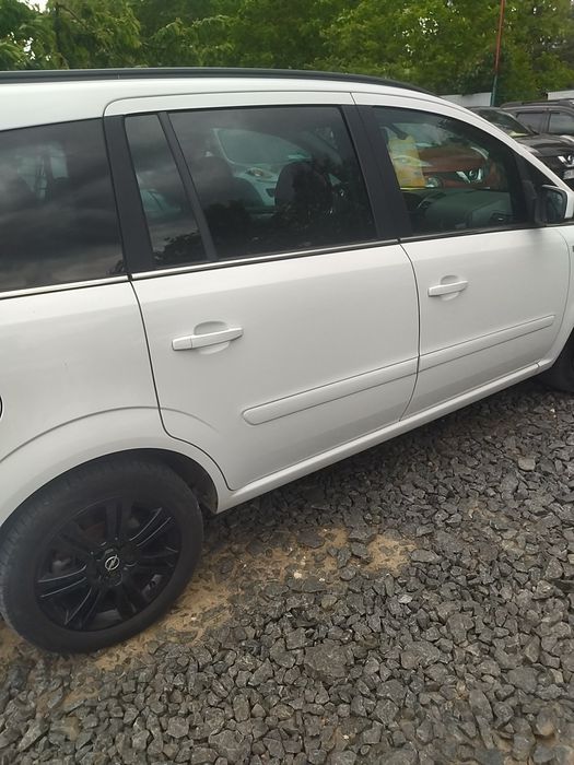 Опель Opel Zafira 2011 1.6Бензин