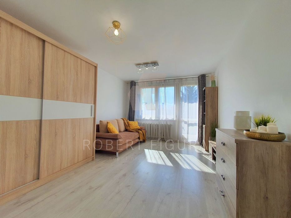 3 niezależne pokoje | Blok, balkon, ogrzewanie miejskie | 56 m2 | 800 metrów od UŚ | ul. Nadgórników 12