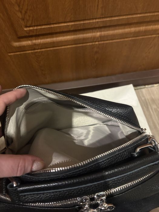 Сумочка из натуральной кожи черного цвета