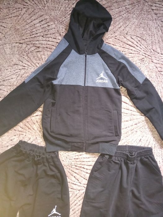 Спортивный костюм на мальчика 8-9 лет