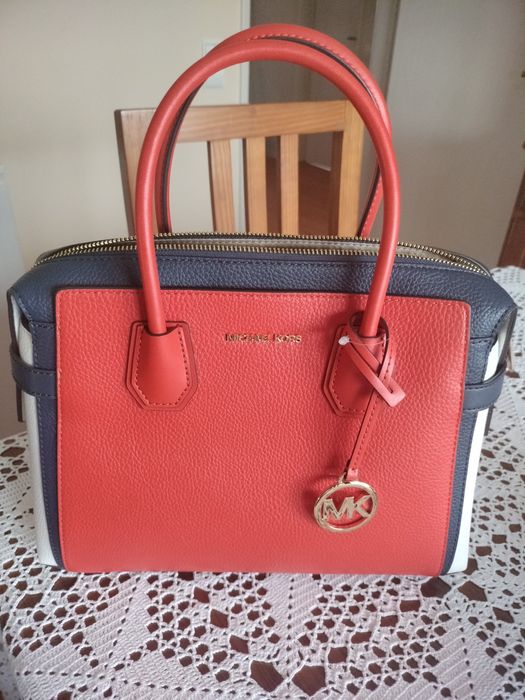 Mala tricolor Michael Kors com etiqueta