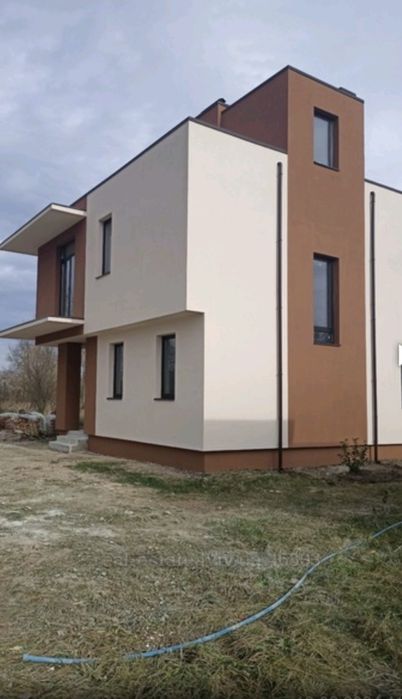 Продається будинок в гарній місцевості.