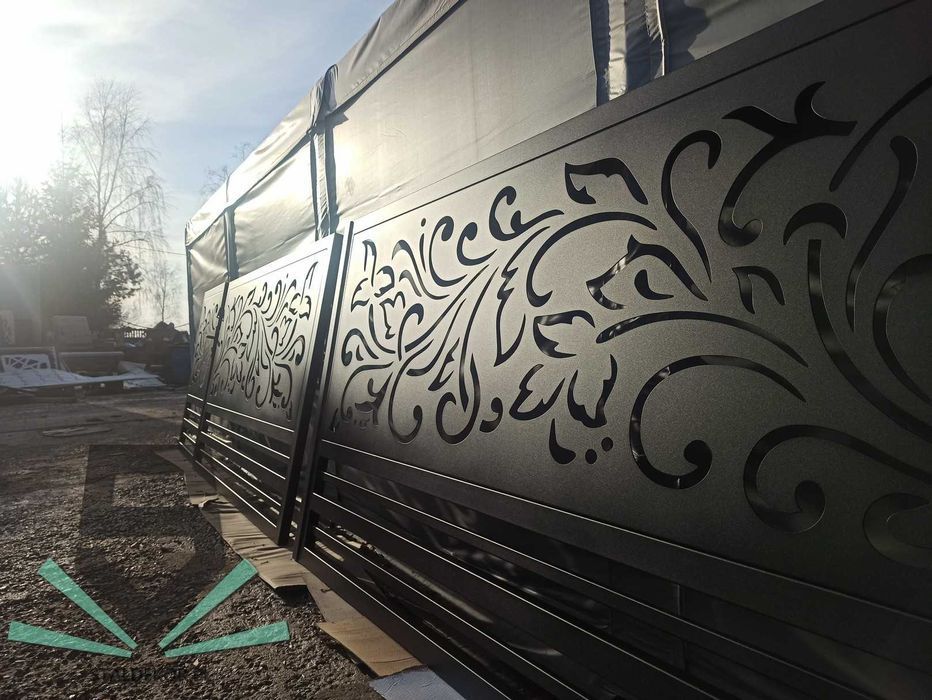 Brama przesuwna 4x1,5m wycinana laserowo, CNC,  panelowa.