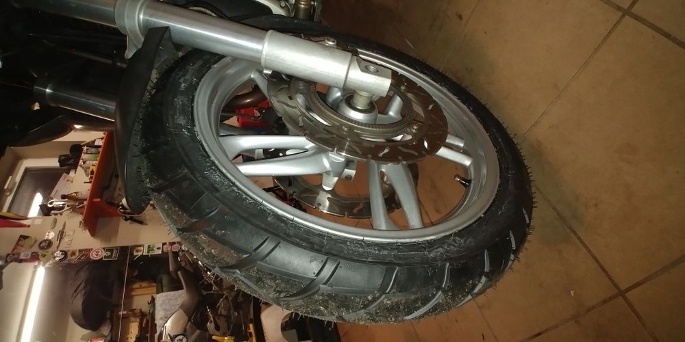 Wymiana opon motocyklowych wyważanie kół serwis transport  motocykli