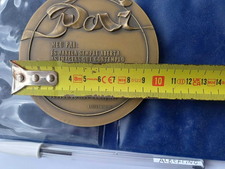Medalha comemorativa do Dia do Pai – A André e A Sousa Freitas