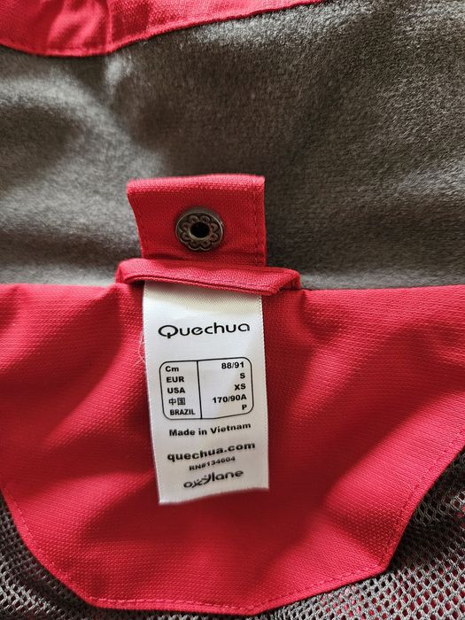 Casaco impermeável Decathlon marca Quechua