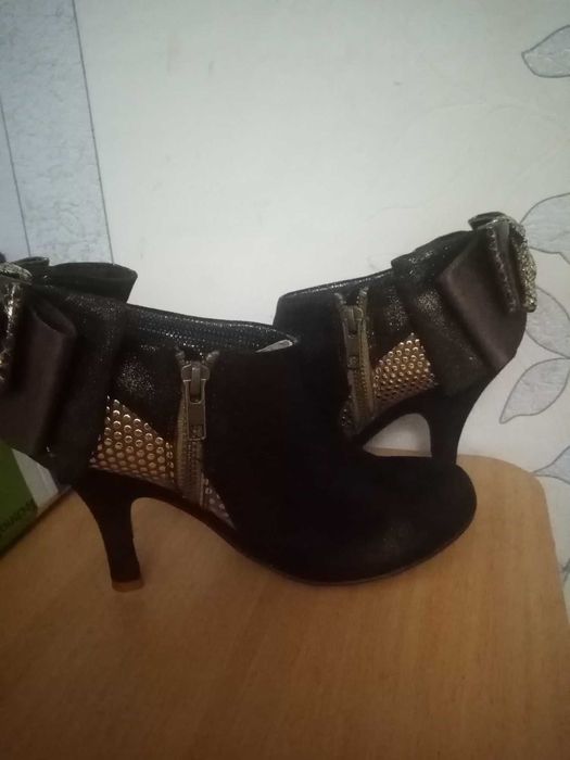 нарядные ботильоны  irregular choice